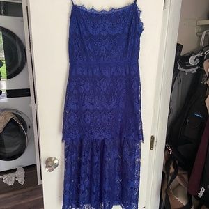 Lulu’s tiered lace midi dress